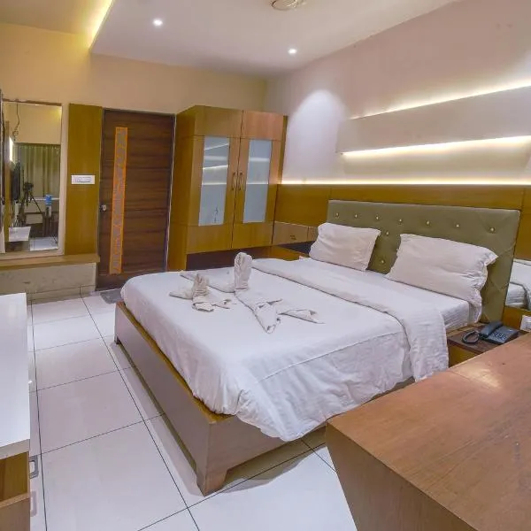 Hotel Ravikiran Kolhapur, NEAR GOKUL SHIRGAOV MIDC, KANERIWADI, 5 STAR MIDC, ON NH4 GOA HIGHWAY, khách sạn ở Kolhapur