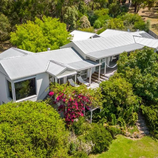 Spacious home with ocean views, hotel in Dromana