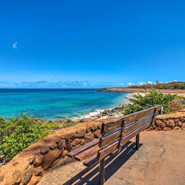 Ocean-View Condo with Pool in Maunaloa!, hotel v destinaci Maunaloa