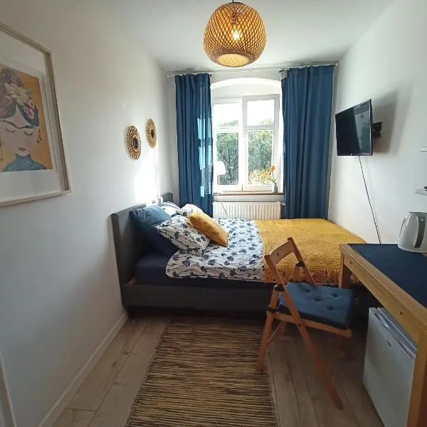 Lemuria Pokój z łazienką Szkolna, hotel in Legnica