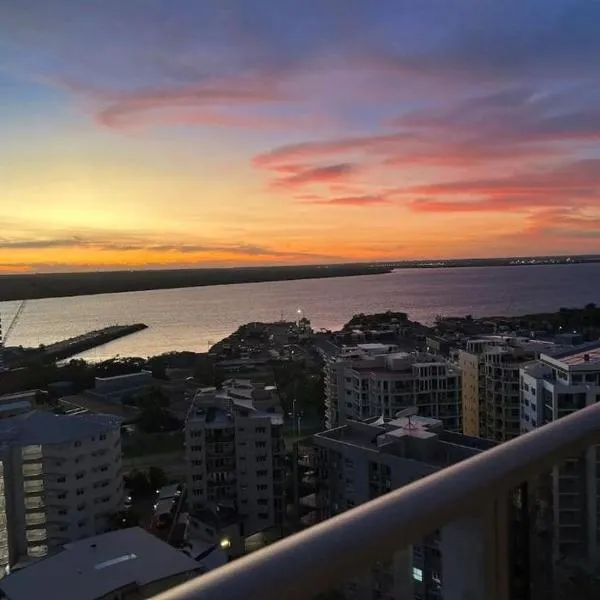 Luxury two-beds harbour views apartment, viešbutis Darvine