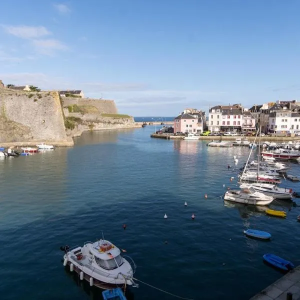 Appartement rénové au Palais, vue mer - FR-1-418-80, hotel in Le Palais
