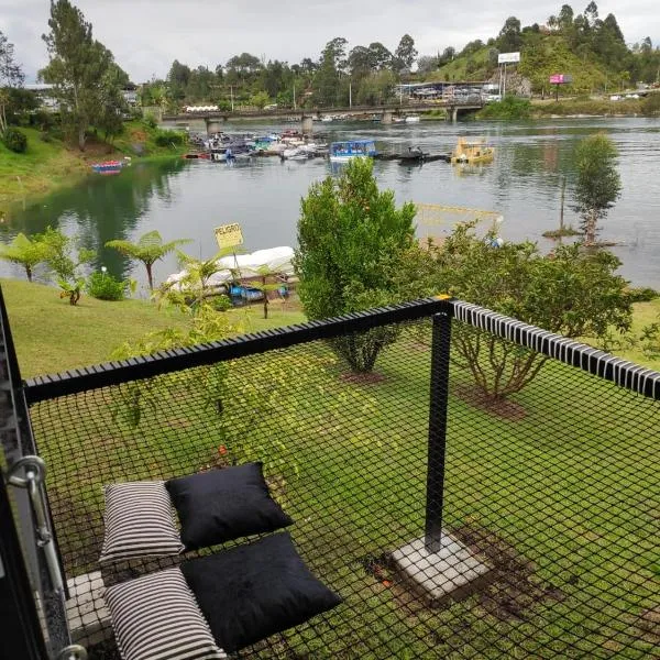 Marina Navegar，瓜塔佩的飯店