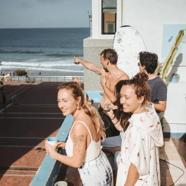 La Ventana Azul Surf Hostel、ラスパルマス・デ・グランカナリアのホテル
