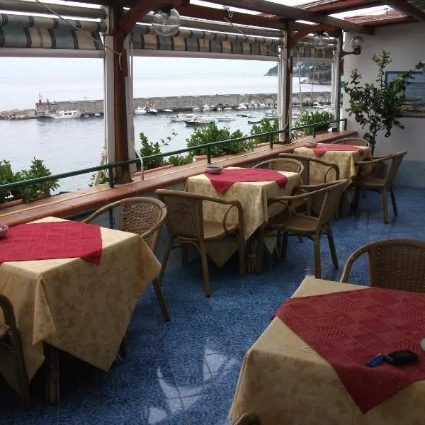 Holidays Baia D'Amalfi, hotel din Amalfi