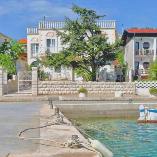 Seafront captain apartment
