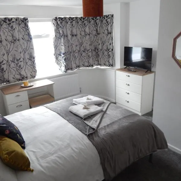 Modern, well located en-suite rooms with parking - Orbitat Accommodations – hotel w Cambridge