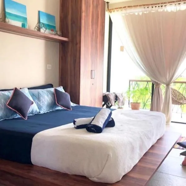 Near Beach+Jungle Views. King bed+220 megs+2 bikes, khách sạn ở Tulum
