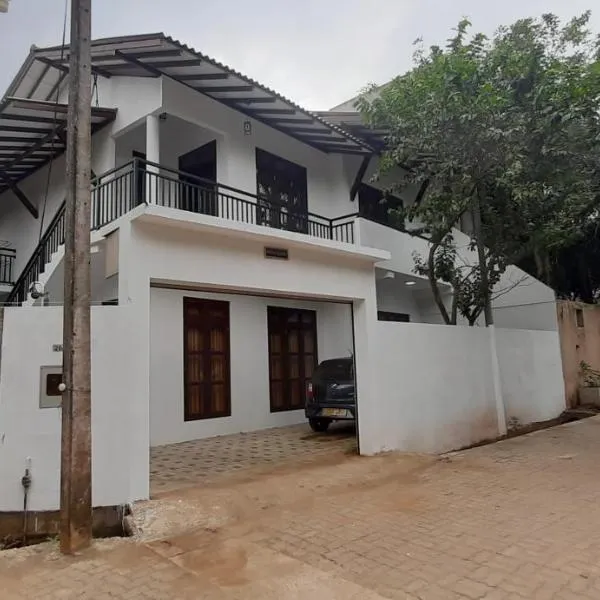 Family Time Holiday Home, Hotel in Anuradhapura