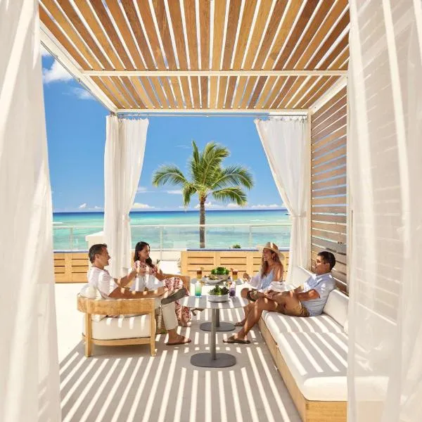 OUTRIGGER Reef Waikiki Beach Resort、ホノルルのホテル