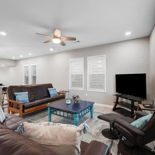 Galveston Escapes - Walk to Beach and Restaurants, hotel in Galveston