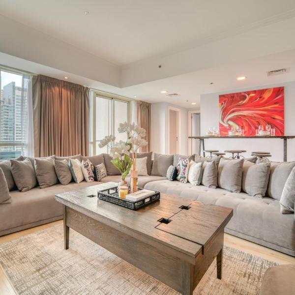 Alluring 2BR at Al Majara 1 Dubai Marina by Deluxe Holiday Homes, Dubaj