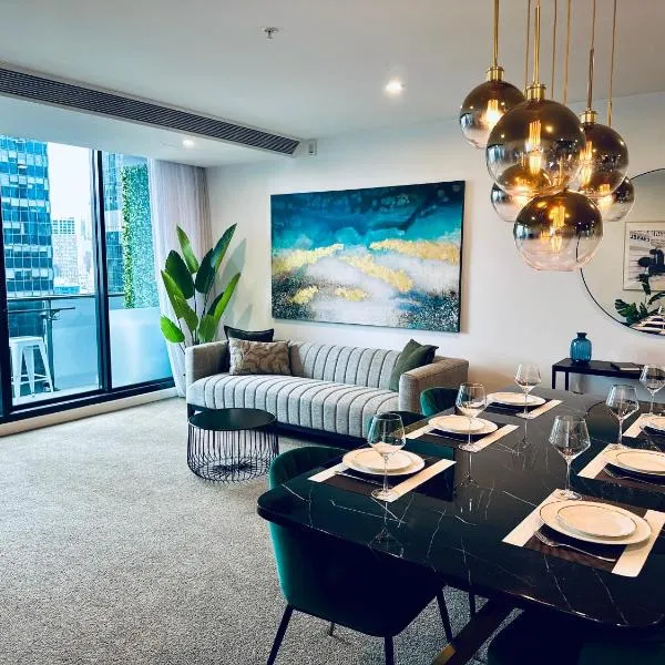 Stylish Southbank apartment Plus Free Parking for 2 Cars, hotel in Melbourne