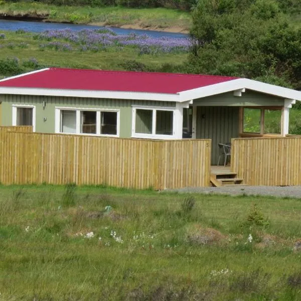 Hvammur 5 with private hot tub, hôtel à Drangsnes