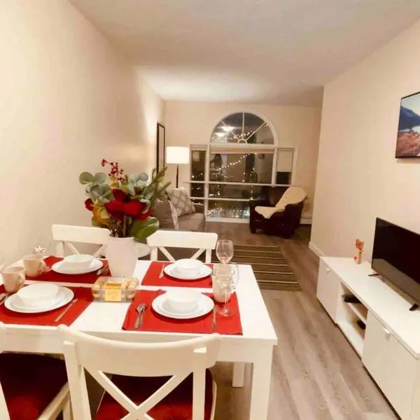 unit #301 Mountain view 2BR in Canmore Down town, hotel in Canmore