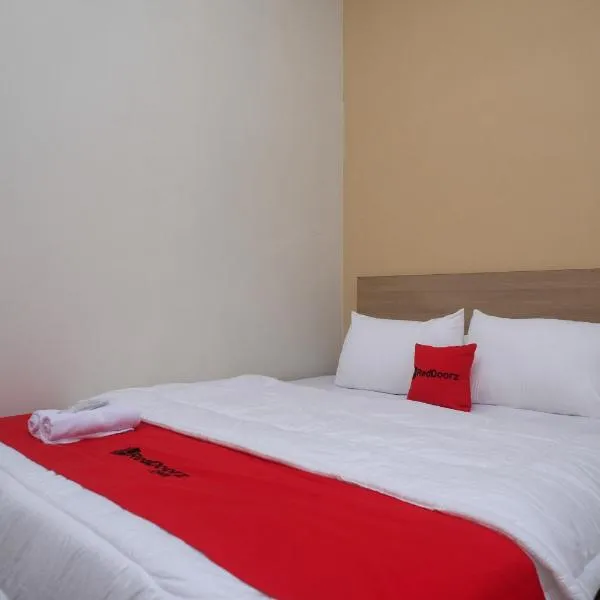 RedDoorz Plus near UMS Solo 2, ξενοδοχείο σε Solo