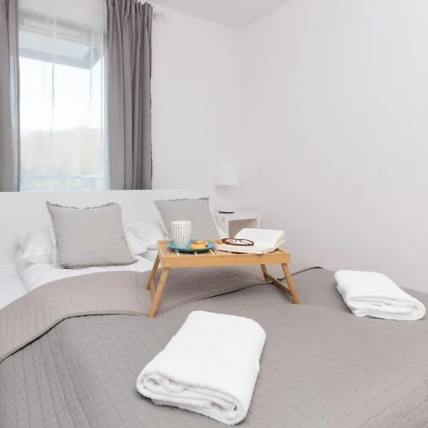 Nadmorski Apartament z Parkingiem Gdynia Redłowo by Noclegi Renters, hotel Gdyniában