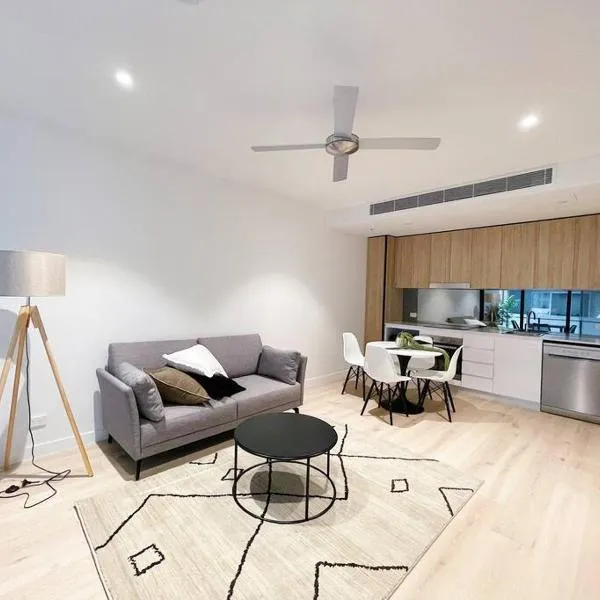 Apartment next to Westfield Chermside and Hospital，位于布里斯班的酒店