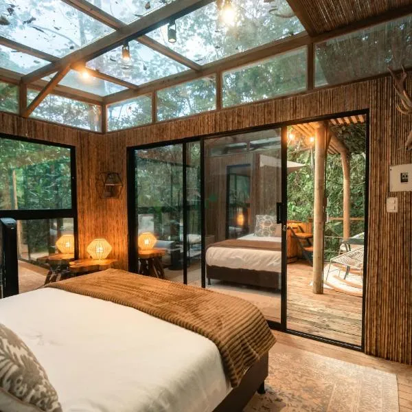 BubbleSky Glamping Guatapé, hotel in Guatapé