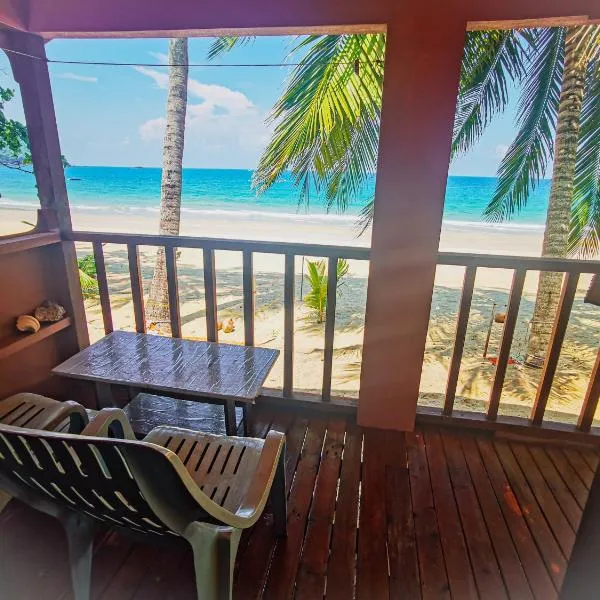 Permata Beach Chalet, Hotel in Kampong Juara