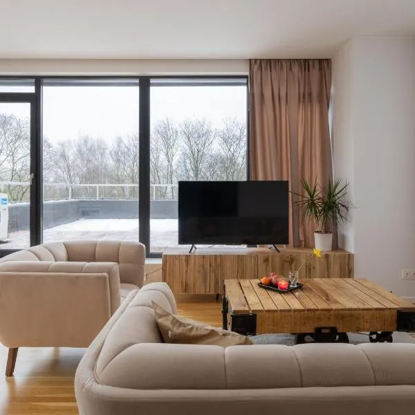 1-bedroom penthouse with underground parking, hotel i Riga