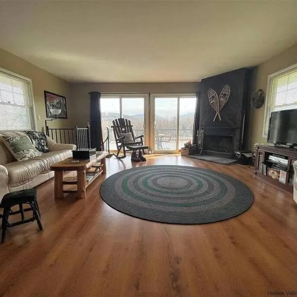 Close to skiing and hiking, walk to main street, hotel in Tannersville