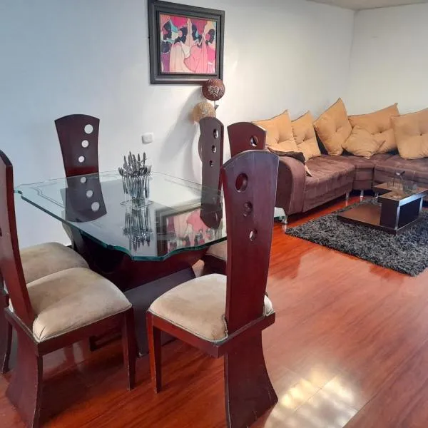 Apartamento Amplio, 3 habitaciones, cerca al Aeropuerto, al CAS Visa,, hotel in Bogotá