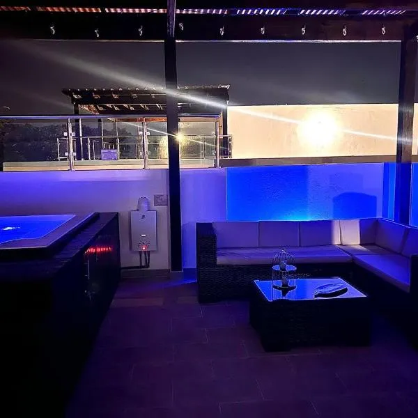 Outstanding Pent House w/Jacuzzi, hotel in Santiago de los Caballeros