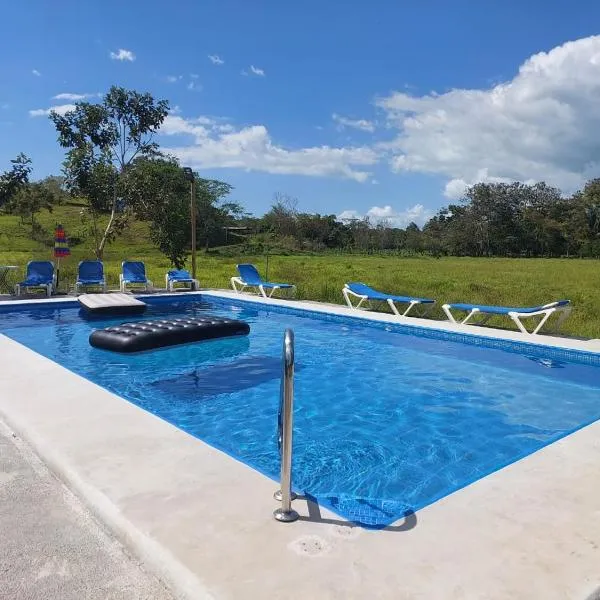 Residencia las brisas Griegas, hotel in Quepos