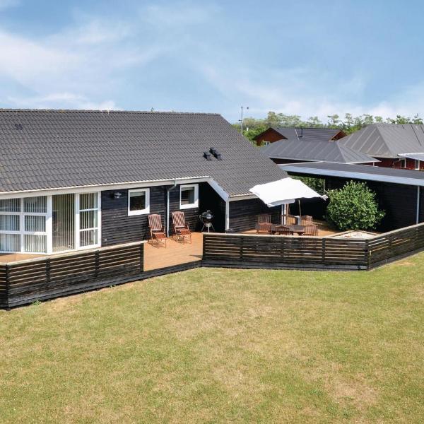 Beautiful Home In Tarm With Wifi