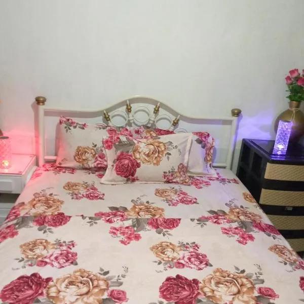 Acuarela del Rio H#1 Cerca Terminal Terrestre Habitación privada con baño, hotel v destinaci Guayaquil