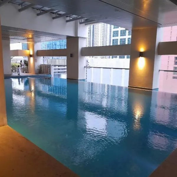 VICTORIA DE MAKATI Two (2) Bedroom Up and Down Condo, hotel in Manila