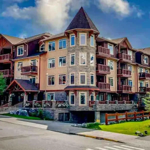 Falcon Crest Lodge 1 BR Condo With Gym & Hot-Tubs & Mountain View, ξενοδοχείο στο Κάνμορ