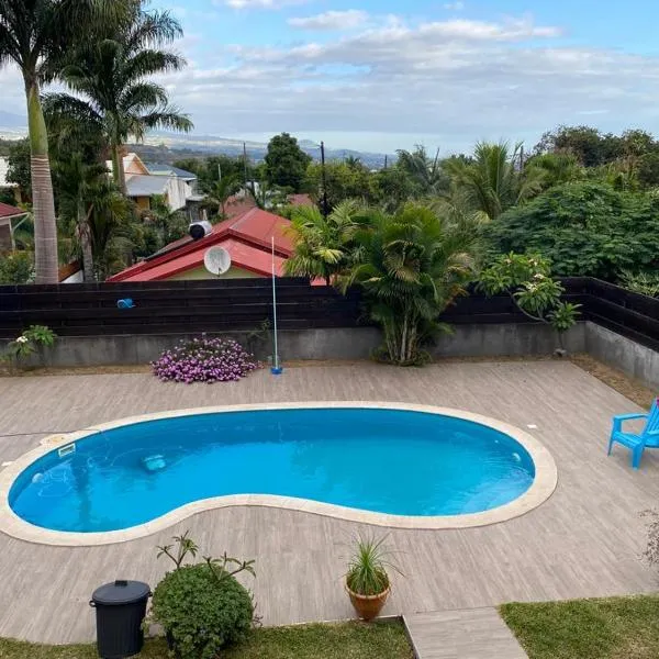 Villa avec piscine au centre de la rivière, hotel in Saint-Louis