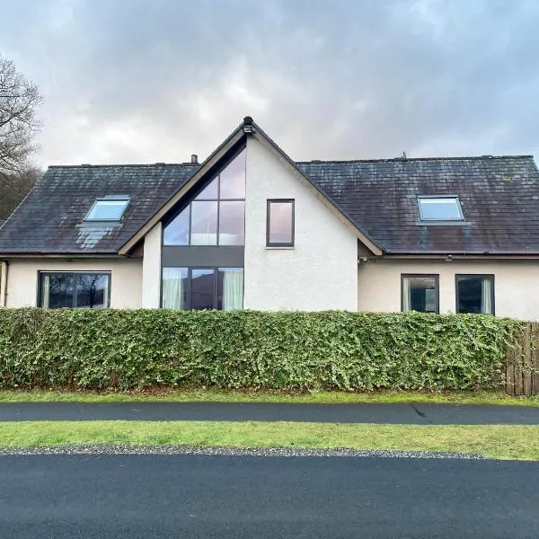 The Beach House Loch Lomond，位于卢斯的酒店
