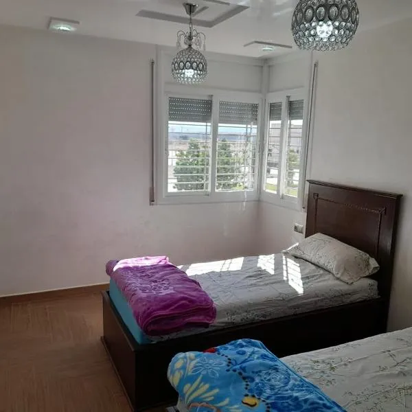 appartement NADOR wifi gratuit clima mobile, hotel in Nador