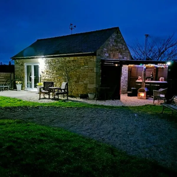 The Hideaway with hot tub, hôtel à Chathill