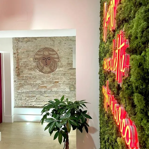XENIA LUXURY ROOMS, hotel v destinaci Reggio di Calabria