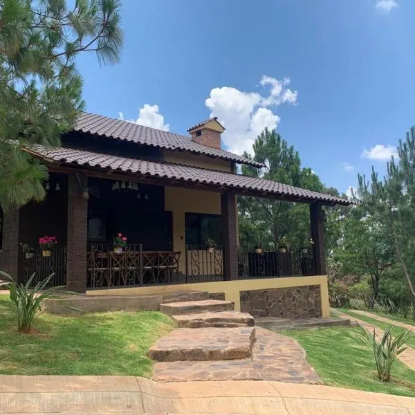 Cabaña No.7 Puerta del Bosque Mazamitla., hotel di Mazamitla