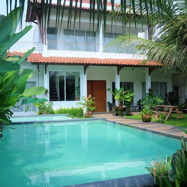 Villa Prambanan Jogja with Private Swimming Pool by Simply Homy