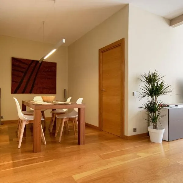 Las Columnas, centro, garaje., hotel in Logroño