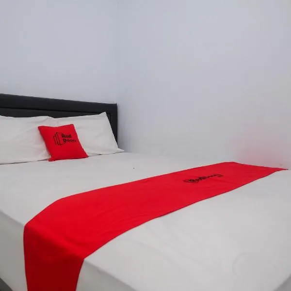 RedDoorz at Lapangan Bandara Sam Ratulangi Manado, hotel in Manado