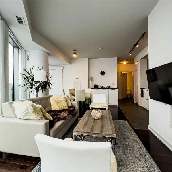 Luxury Condo in the Heart of Toronto - Next to Scotiabank Arena, hotell i Toronto