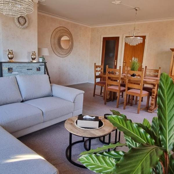 SUPERB FLAT WITH 3 BEDROOMS PARKING AND BALCONy, Antwerpia