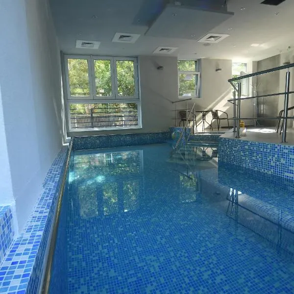 Octogon, hotel di Baile Felix