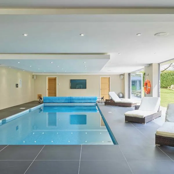Cheltenham's Most Luxurious House - Beautiful Hot Tub & Indoor Pool, hotel en Charlton Kings