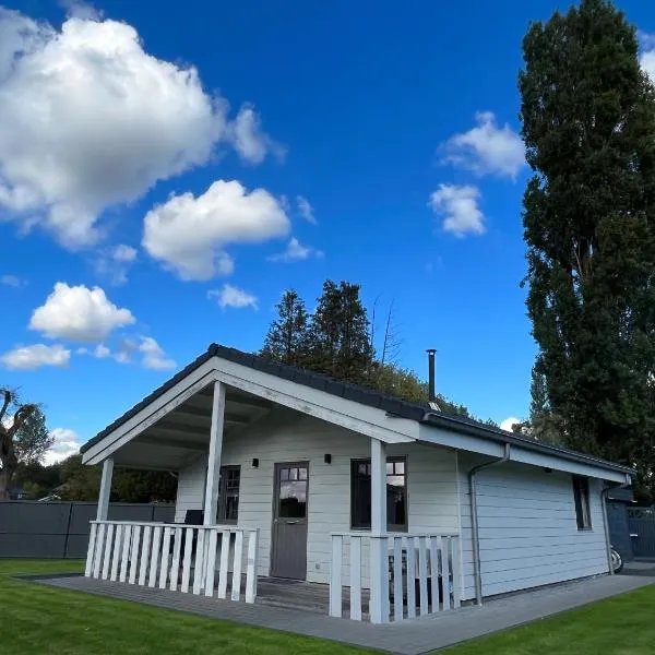 Welkom bij Mario, Een charmante Chalet gelegen aan een vijver in bosrijke omgeving waar je tot rust kan komen., hotel v destinaci Aspot