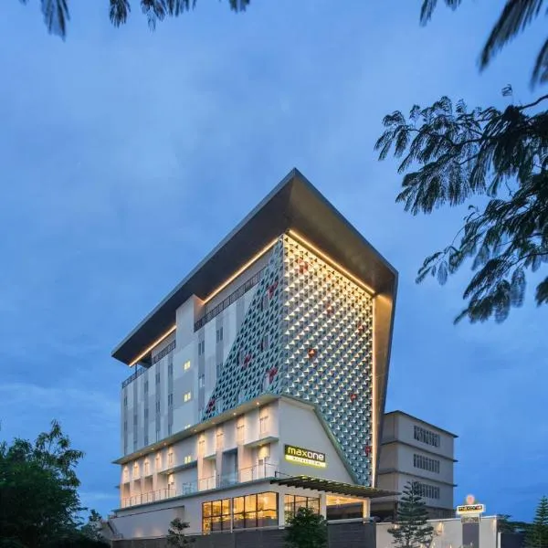 MaxOneHotels at Kota Harapan Indah-Bekasi，位于贝克西的酒店
