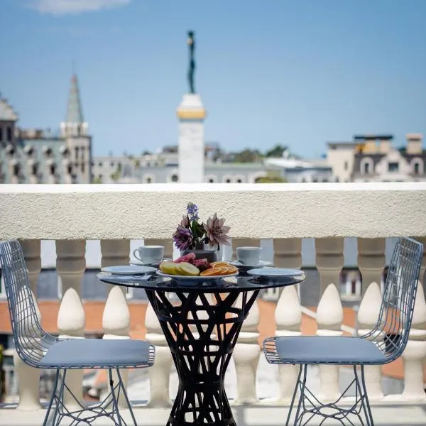 Hotel Monarch, hotell Bathumis