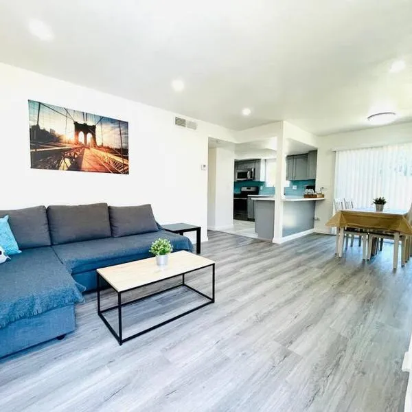 Luxury home near Disney land. Entire place!, Hotel in Orange